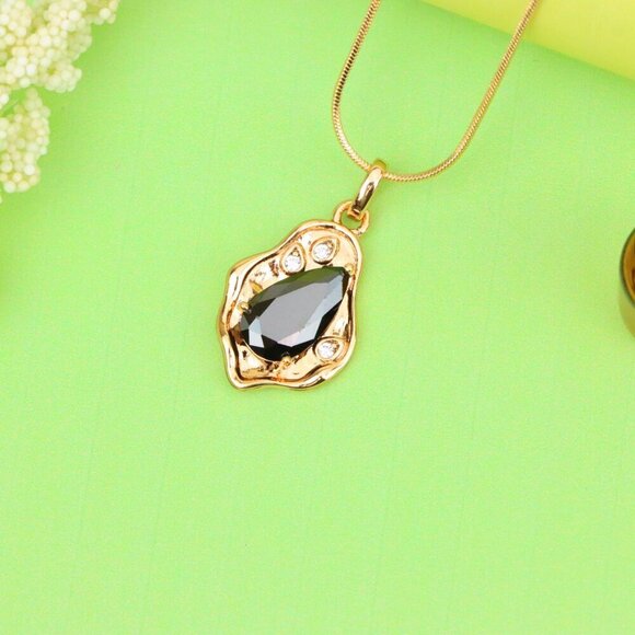"Chic Black Teardrop Pendant in Gold Frame, XPPT1735 - Picture 12 of 13
